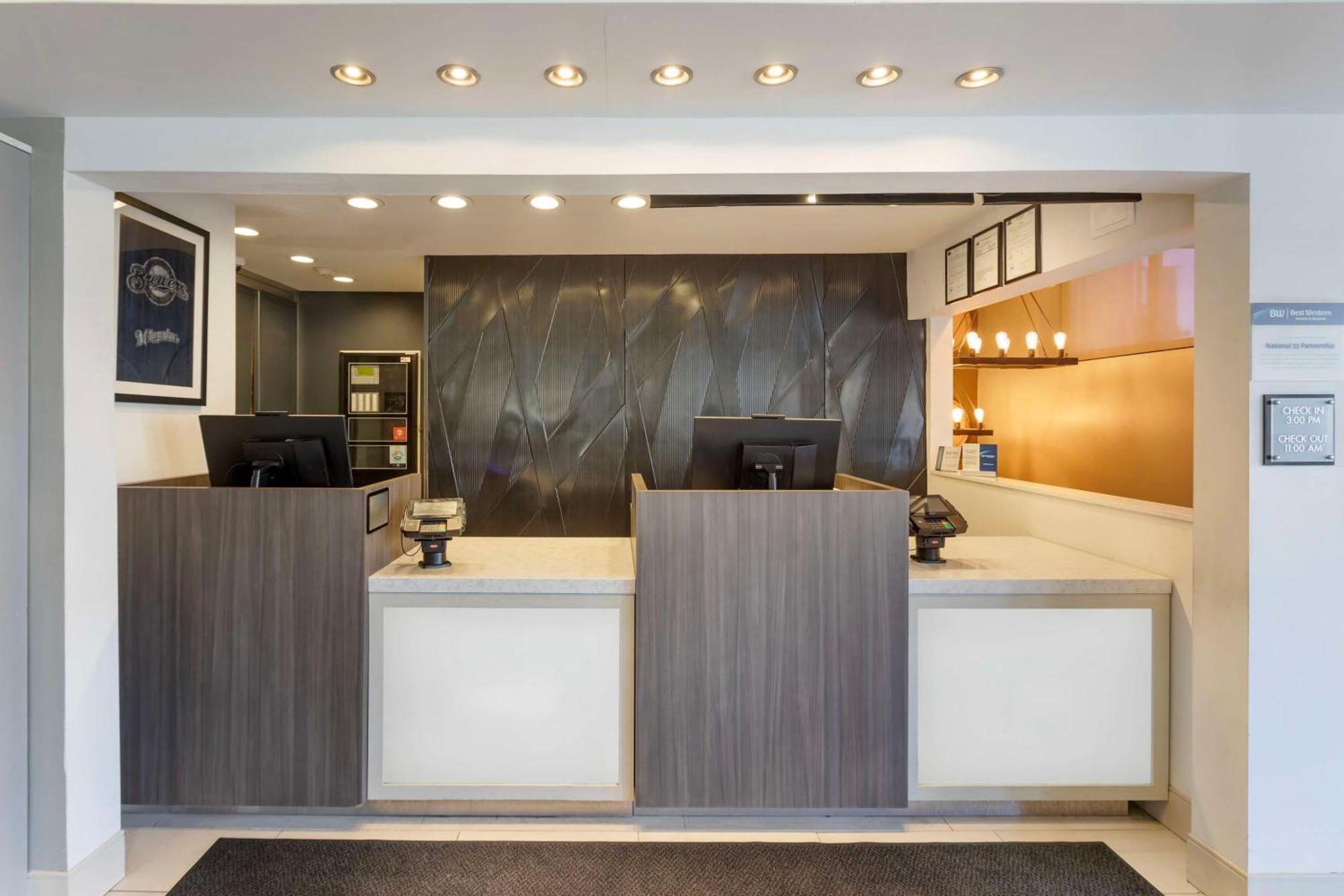 Best Western Plus Milwaukee West Extérieur photo
