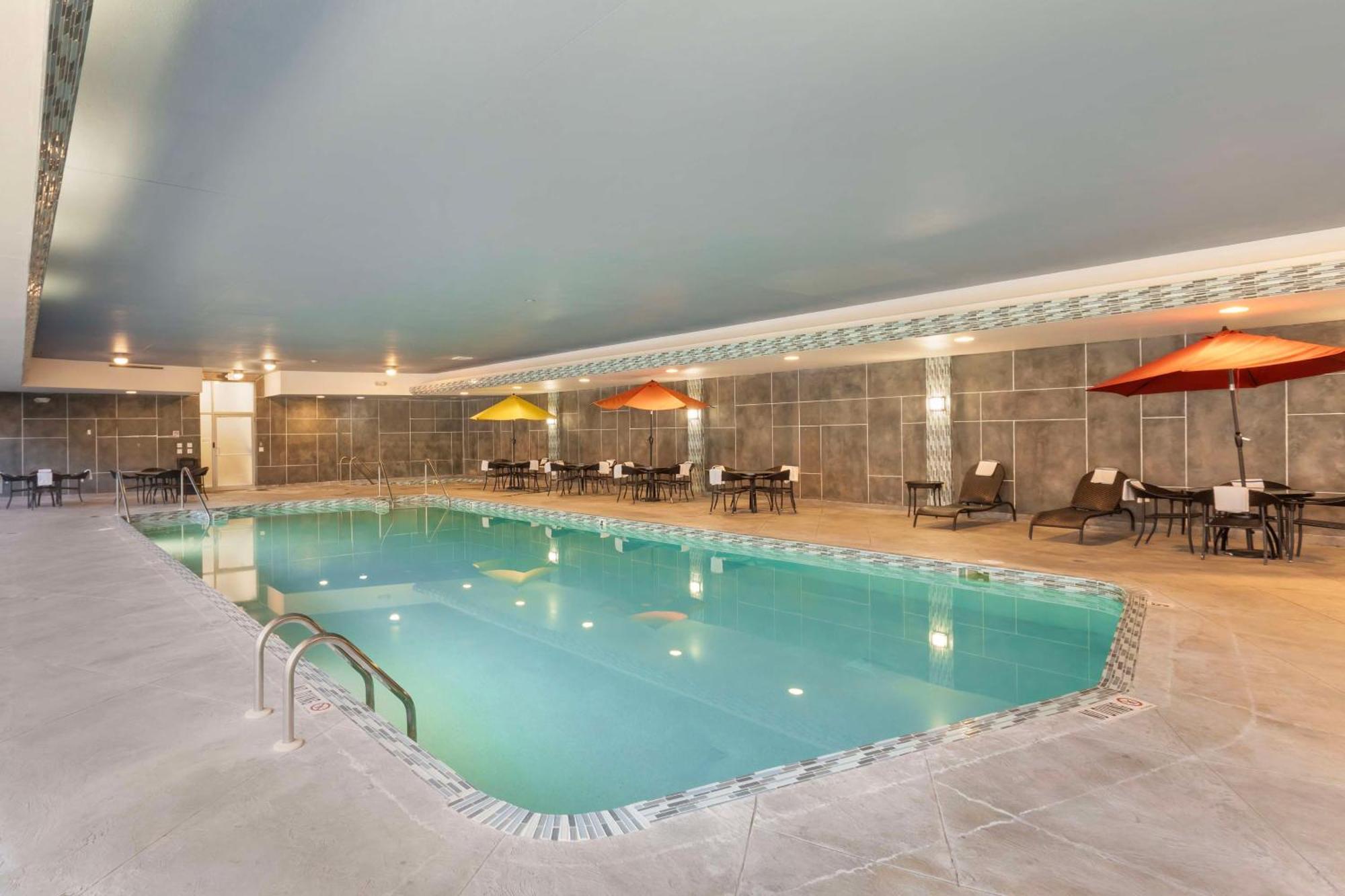 Best Western Plus Milwaukee West Extérieur photo