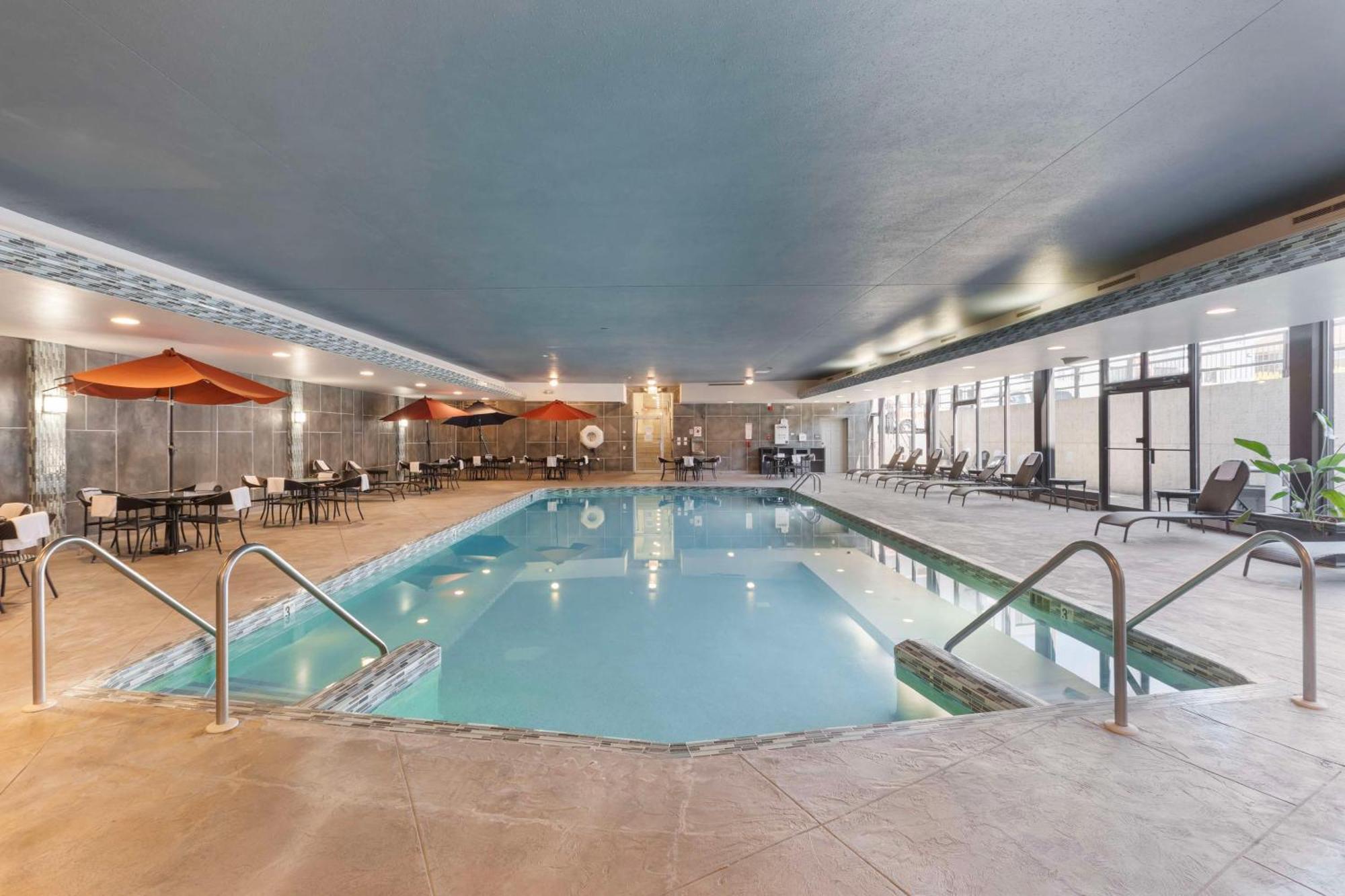 Best Western Plus Milwaukee West Extérieur photo
