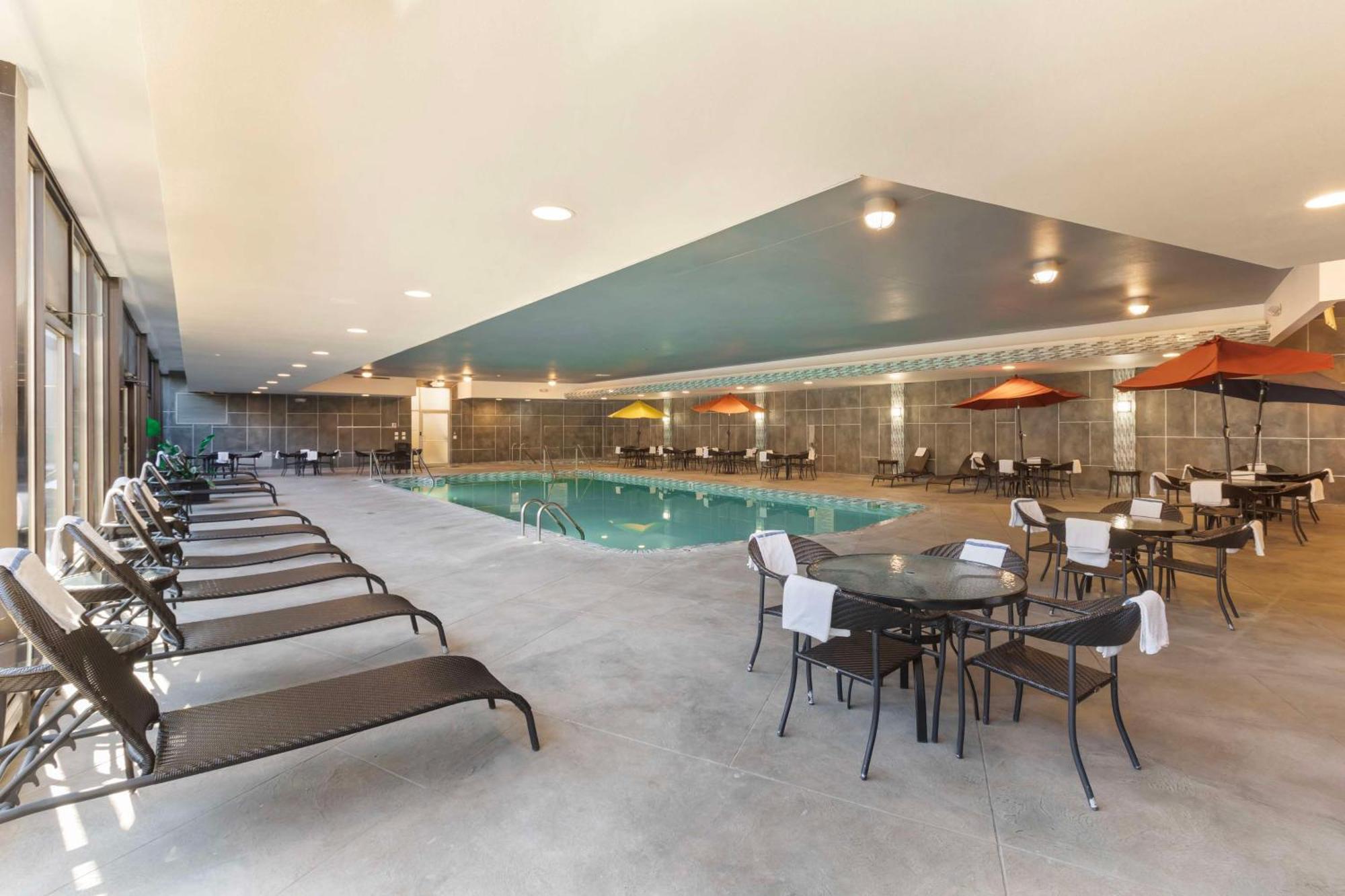 Best Western Plus Milwaukee West Extérieur photo