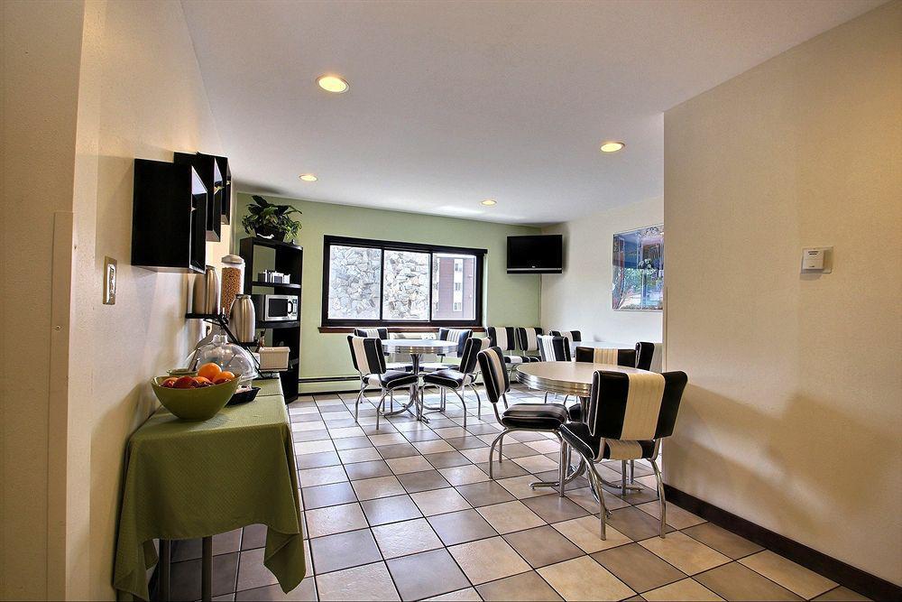 Best Western Plus Milwaukee West Restaurant photo